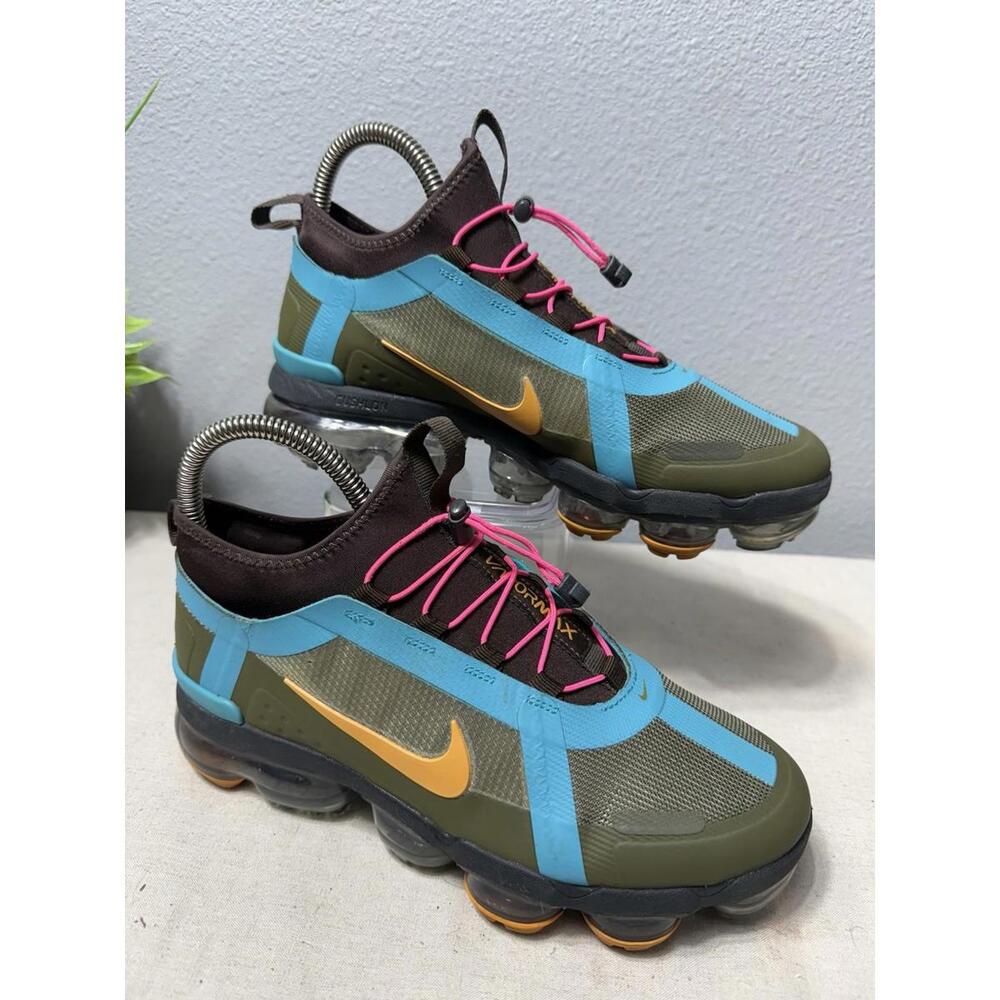 Nike Women's Multicolor Athletic Shoes